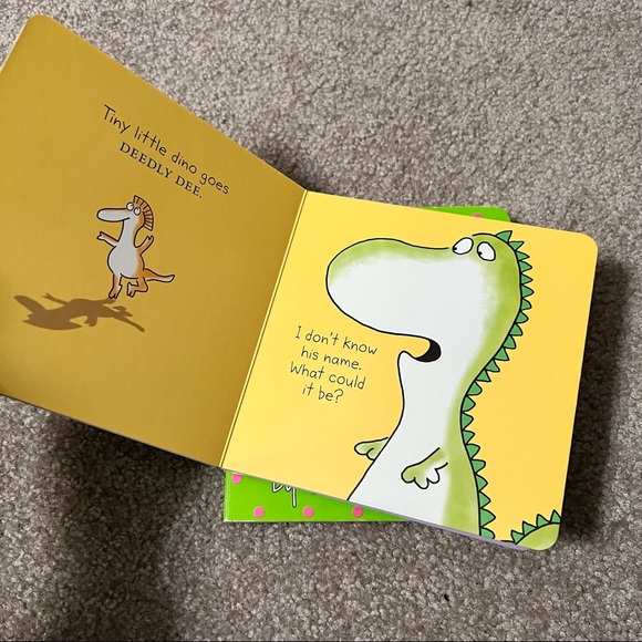 Toddler/Kids 3 Books 📚- Look & Learn Word, Dinosaur Dance/Belly Button Button - Picture 6 of 10
